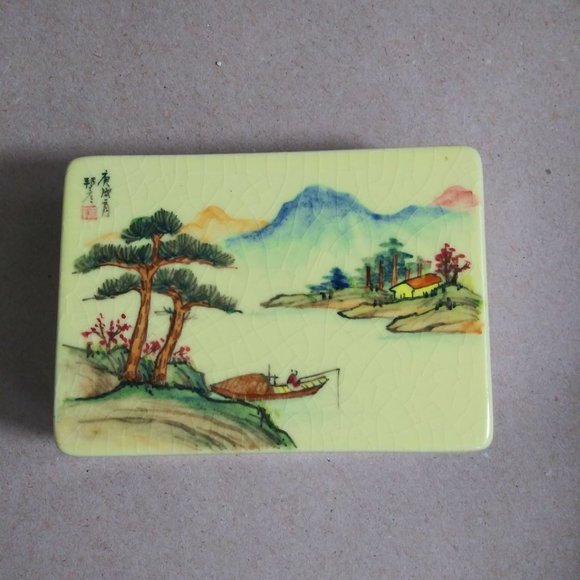 Vintage Hand Painted Made In Taiwan Trinket Box - Picture 1 of 7